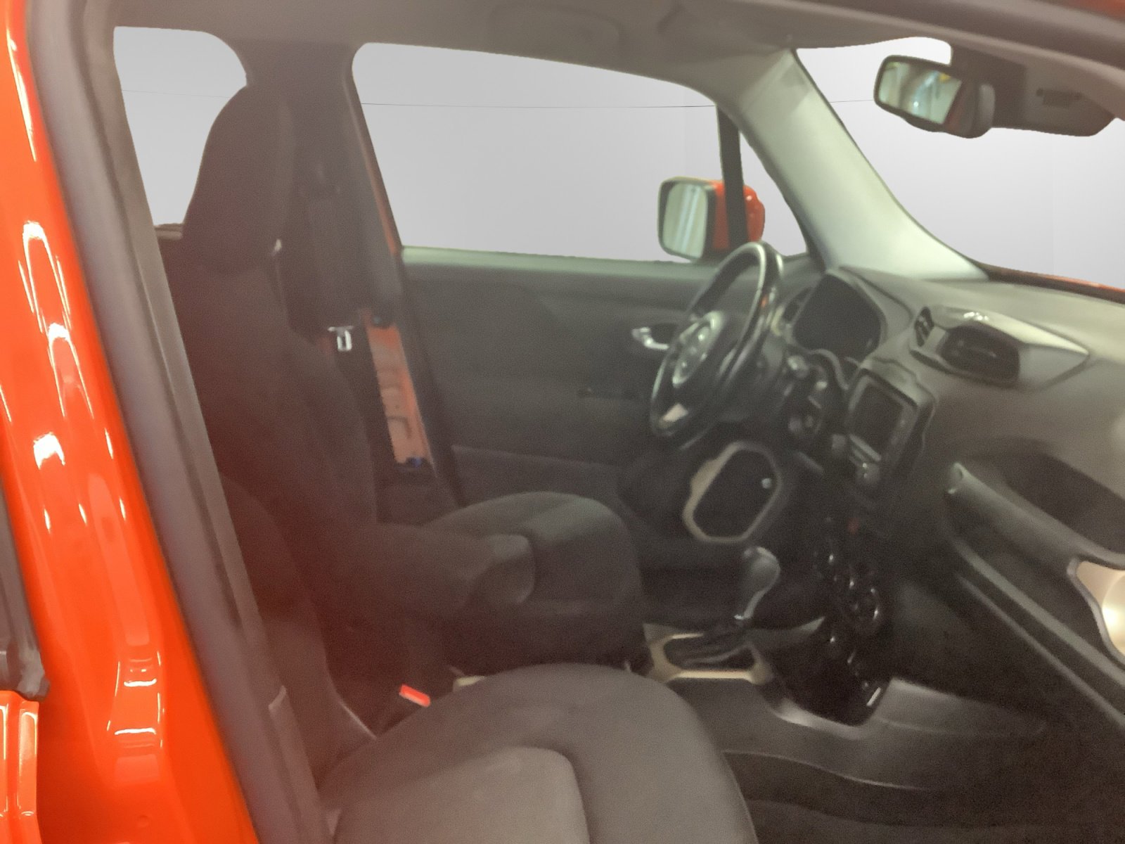 Used 2017 Jeep Renegade Latitude w/ Popular Equipment Group image 15