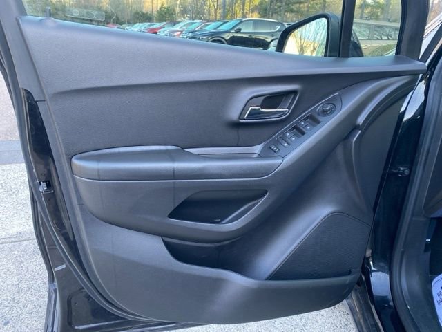 Used 2022 Chevrolet Trax LS w/ Tint and Cruise Package image 18