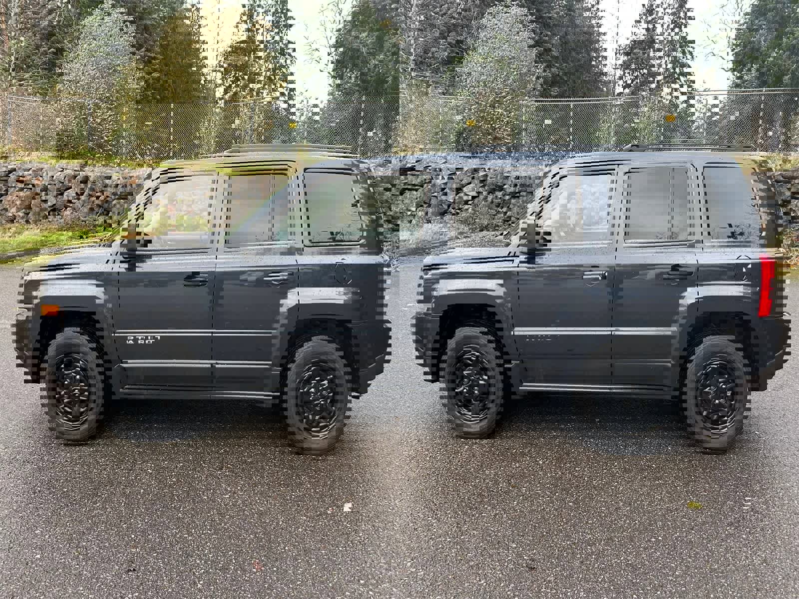 Used 2014 Jeep Patriot Sport w/ Power Value Group image 2