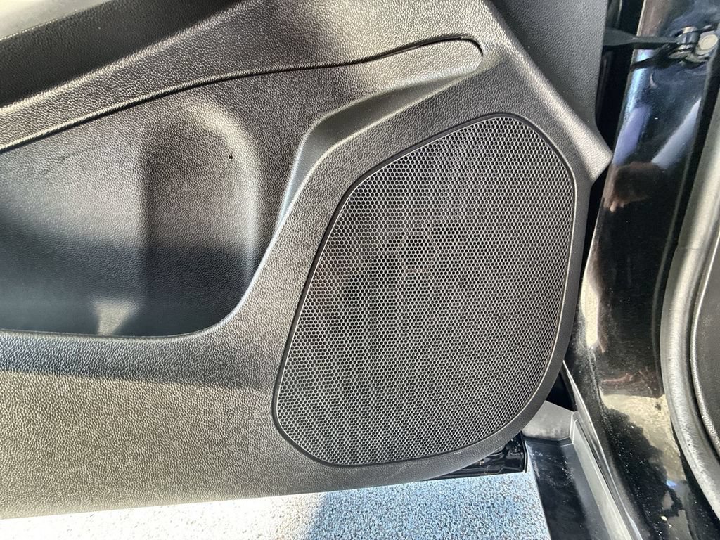 Used 2025 Chevrolet Trax RS w/ Sunroof Package FWD image 14
