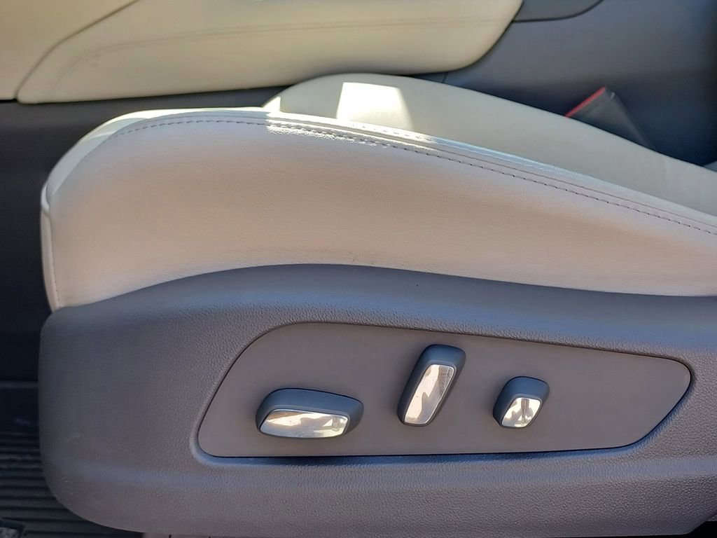 Used 2025 Cadillac XT6 Premium Luxury w/ LPO, Floor Liner Package AWD/4WD image 13