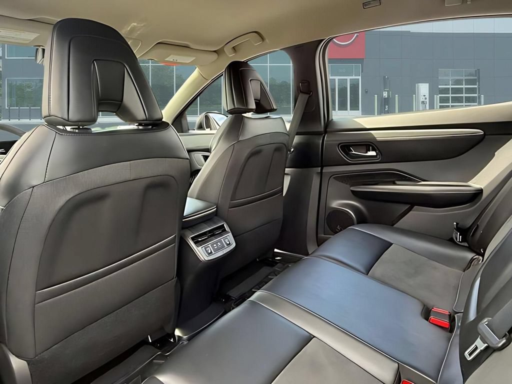 Used 2023 Nissan Ariya FWD image 27