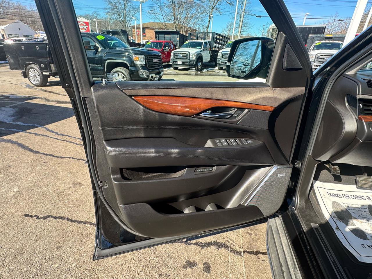 Used 2016 Cadillac Escalade ESV Luxury image 21