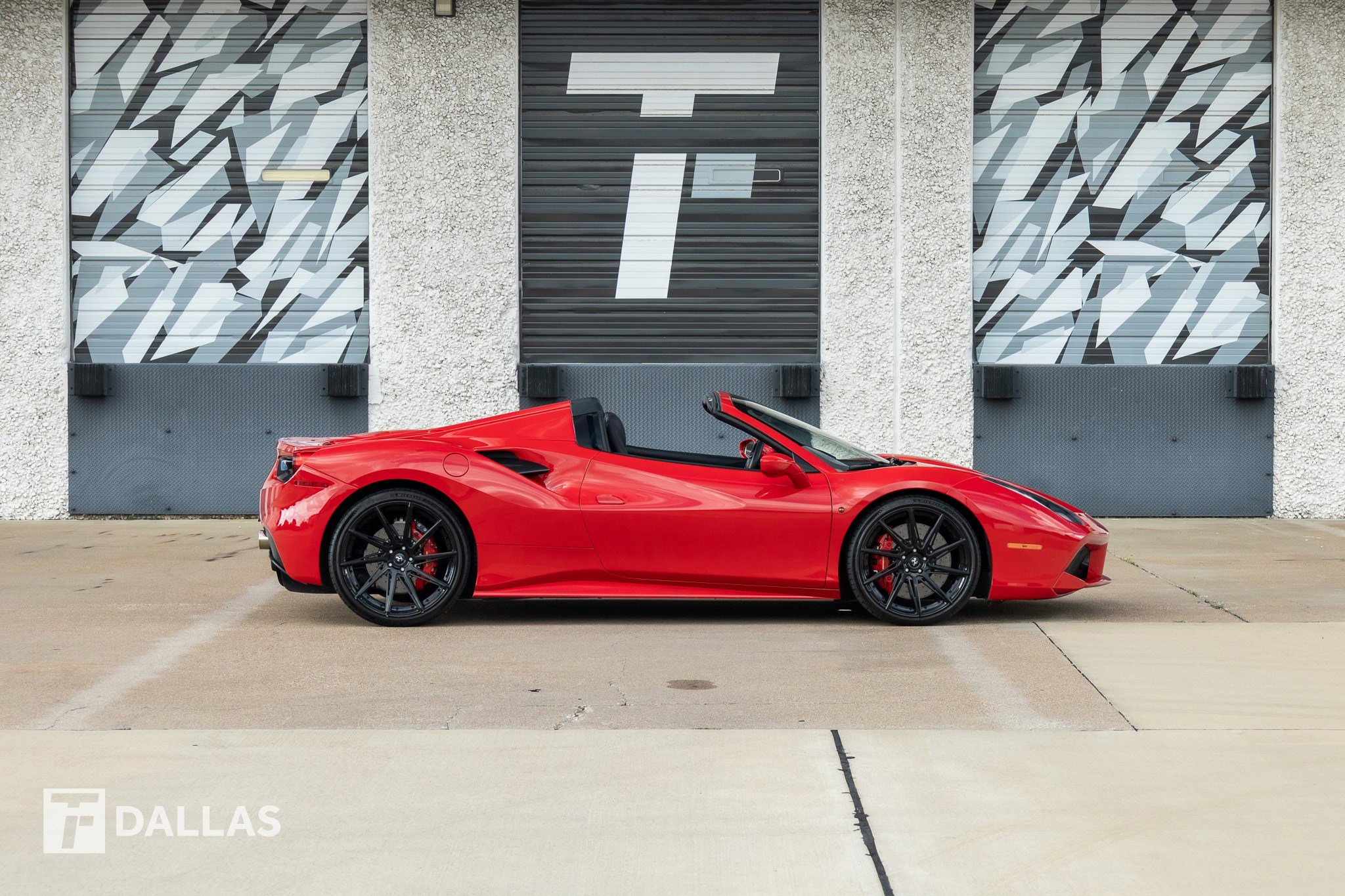 Used 2018 Ferrari 488 Spider RWD image 2