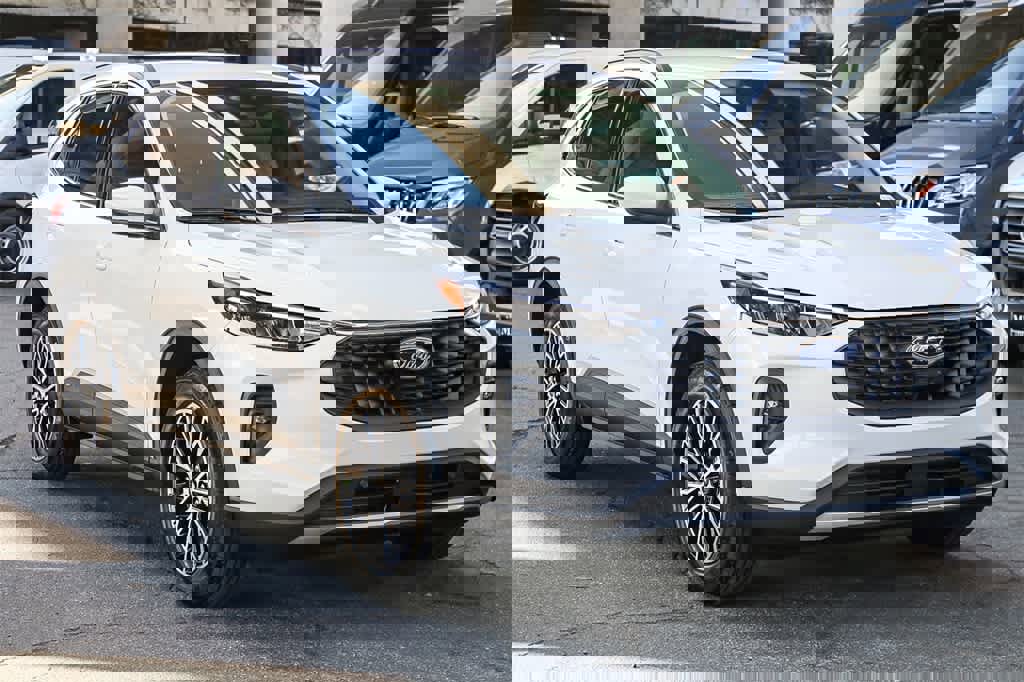 New 2025 Ford Escape SE w/ Class II Trailer Tow Package image 3