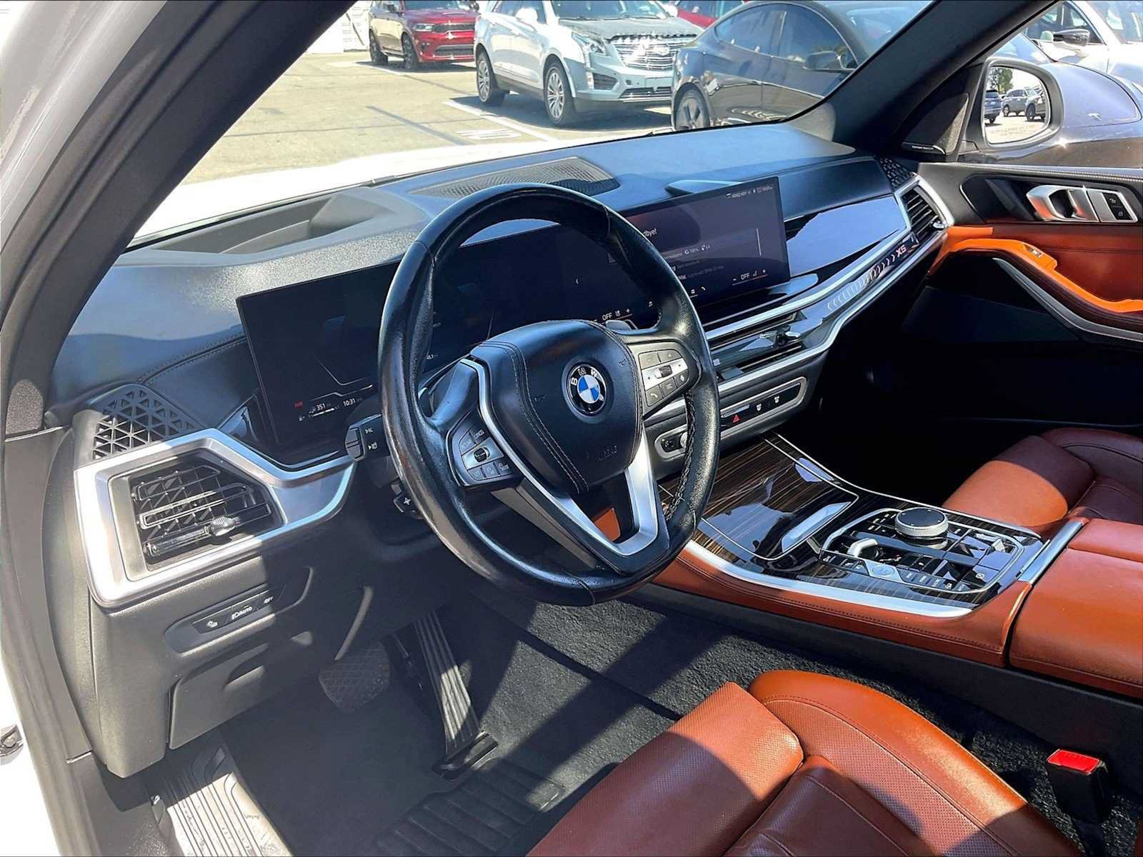 Used 2025 BMW X5 xDrive50e AWD/4WD image 16