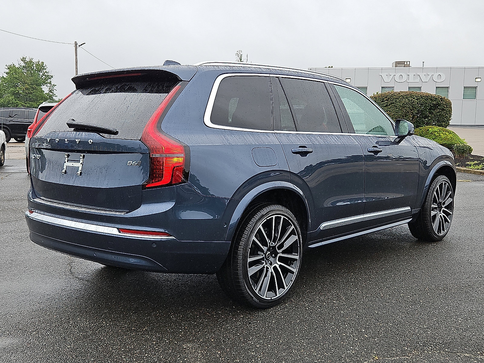 New 2026 Volvo XC90 B6 Plus w/ Protection Package Premier image 6