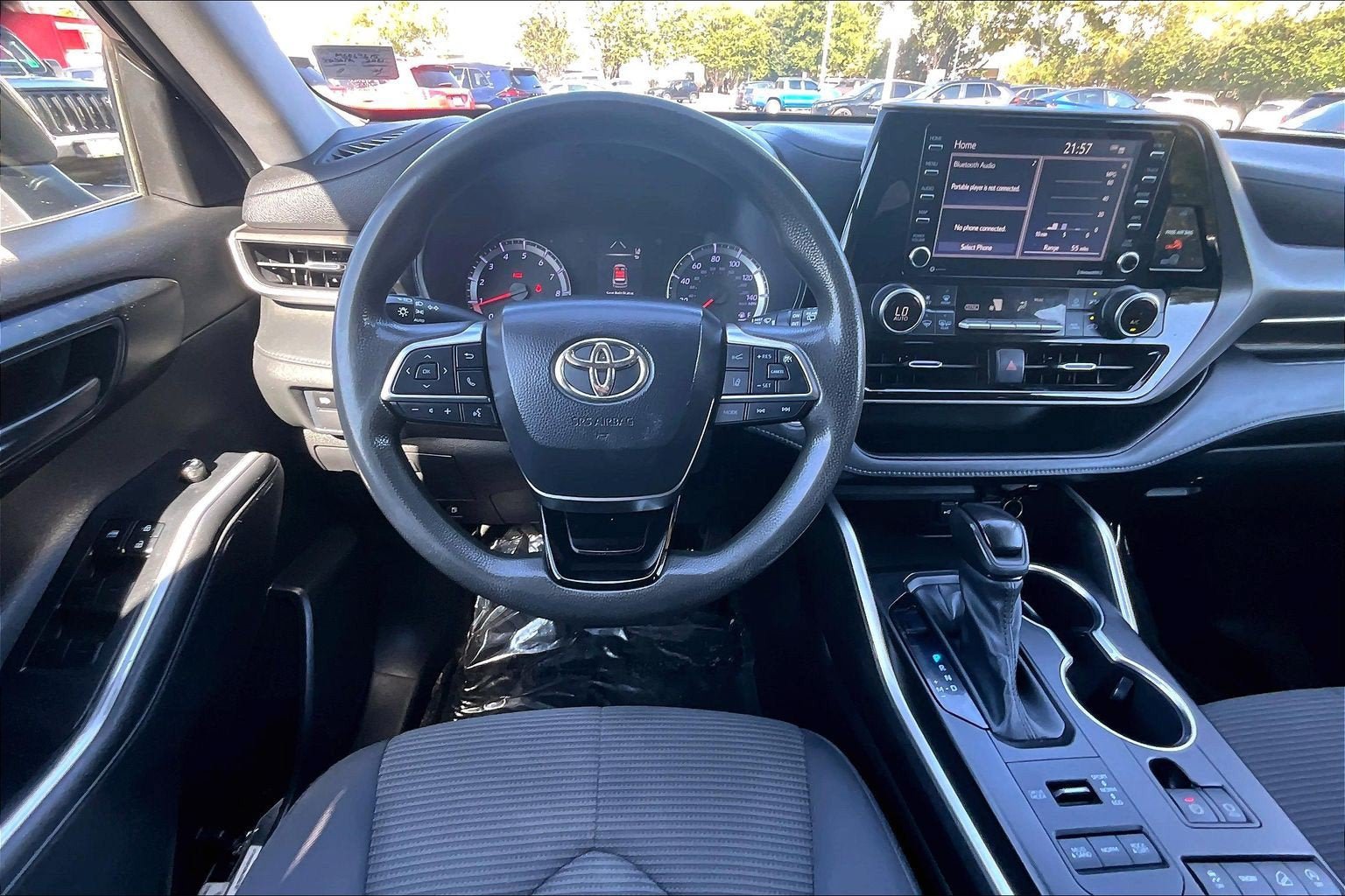 Used 2021 Toyota Highlander L AWD/4WD image 5