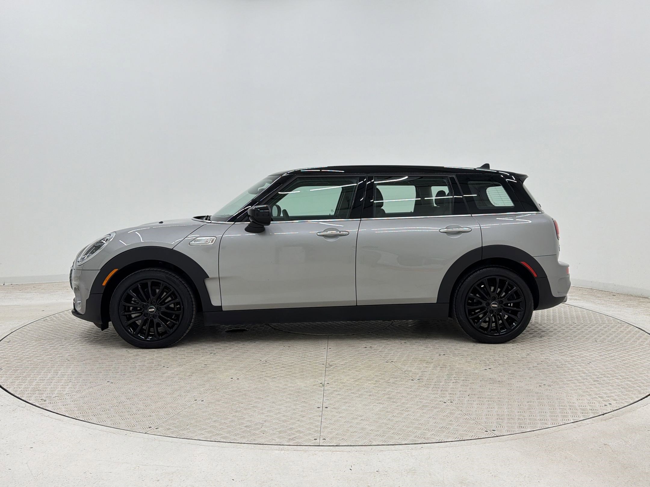 Certified 2024 MINI Cooper Clubman S FWD image 2