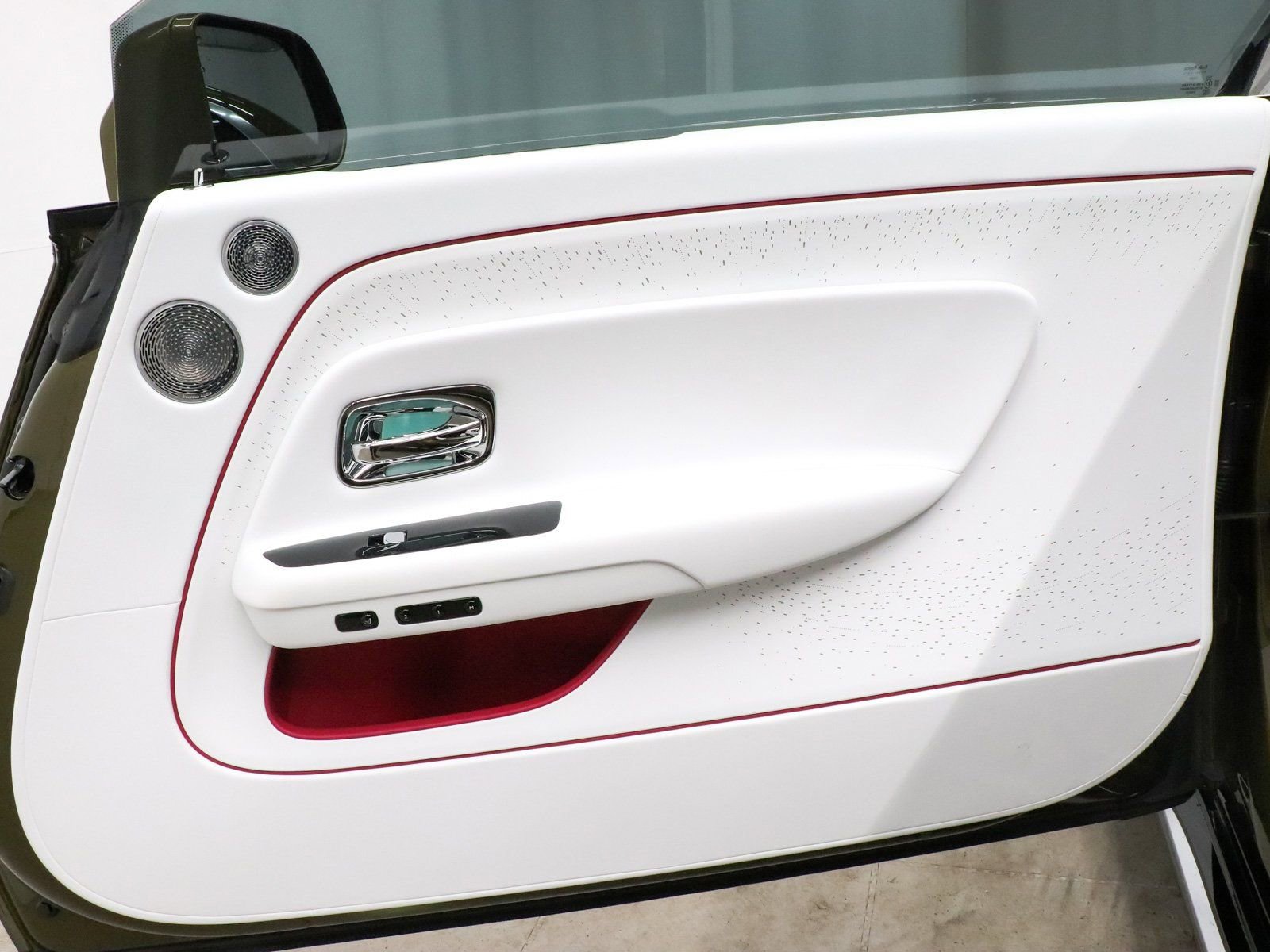 Used 2024 Rolls-Royce Spectre w/ Spectre Launch Package image 17