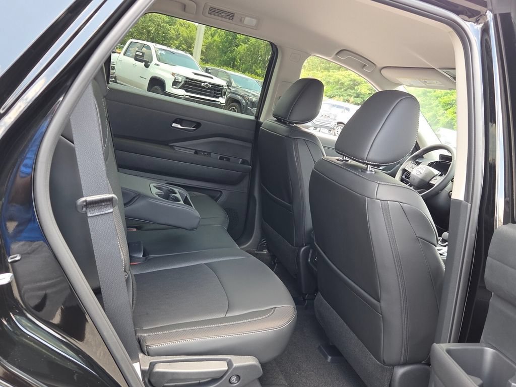New 2026 Nissan Pathfinder SL FWD image 12