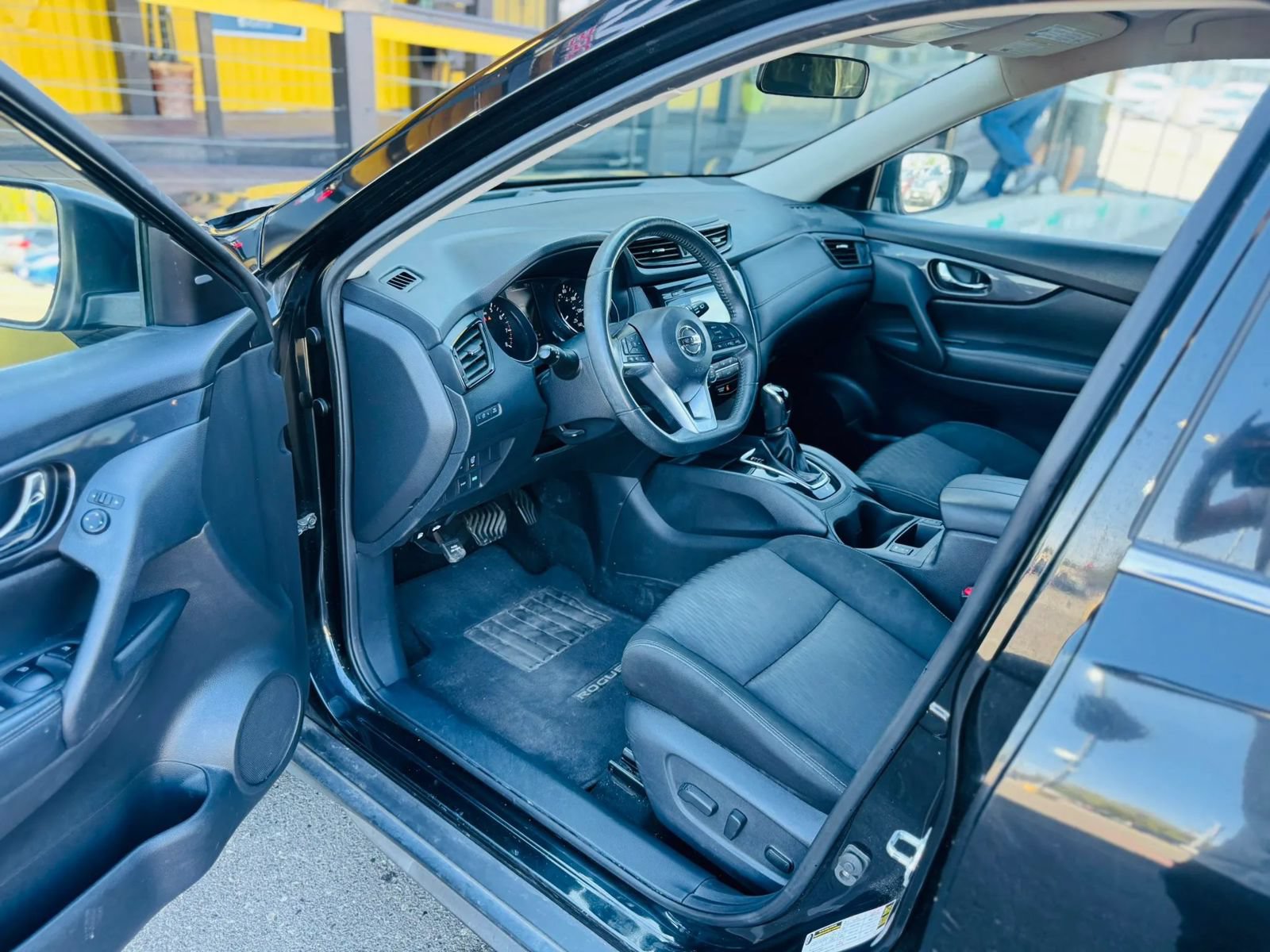 Used 2017 Nissan Rogue SV FWD image 9