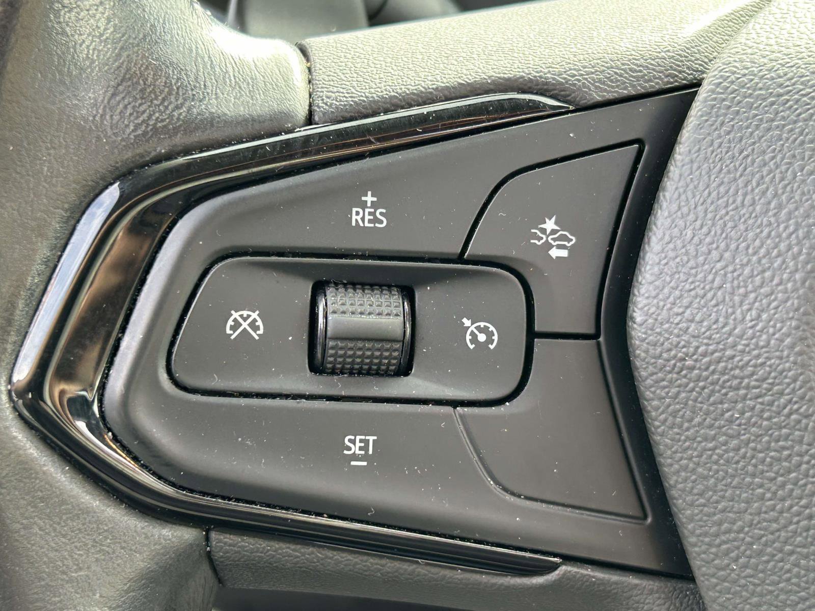 Used 2022 Chevrolet Bolt EUV Premier w/ Sun & Sound Package image 22