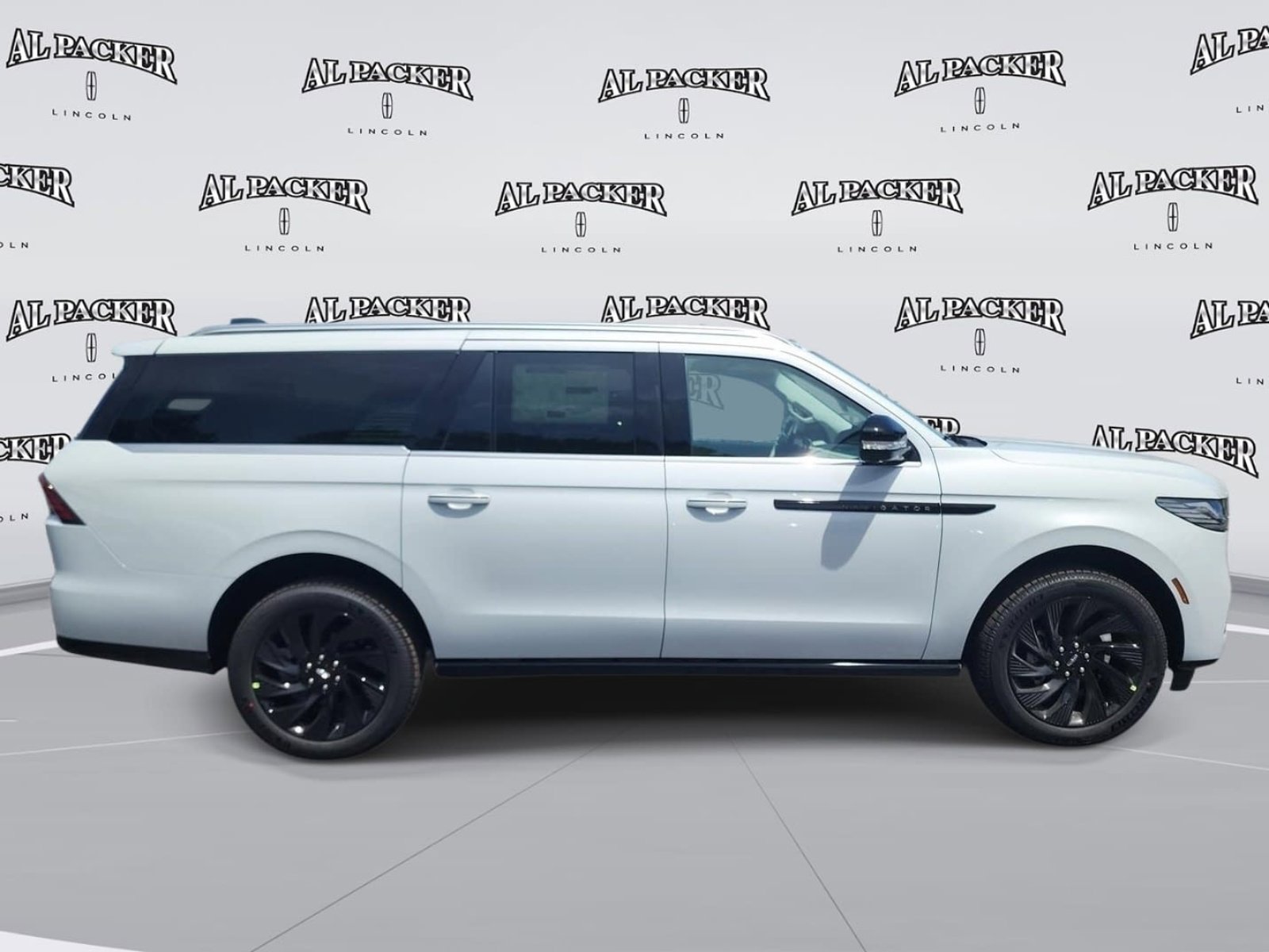 New 2026 Lincoln Navigator L Black Label AWD/4WD image 6