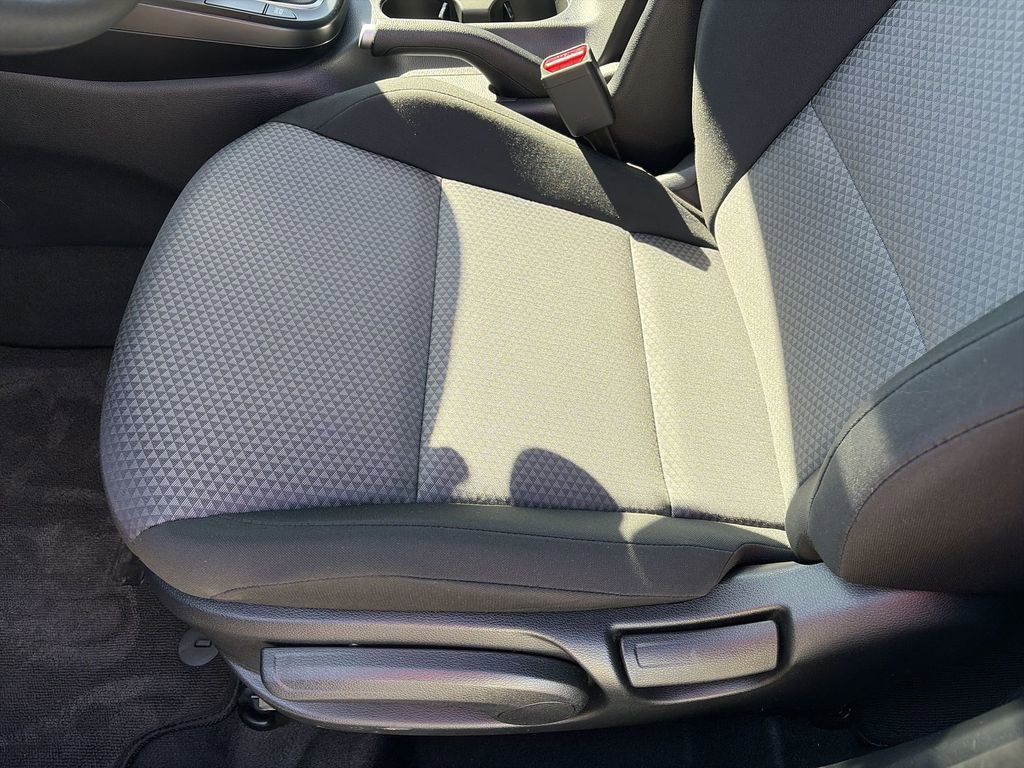 Used 2025 Kia Soul LX w/ LX Technology Package FWD image 12