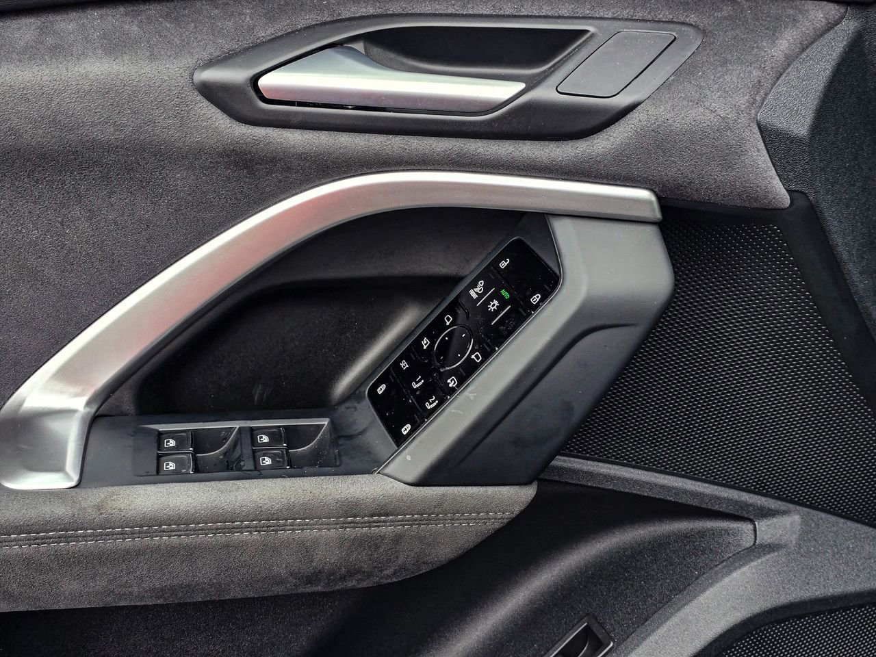 Used 2025 Audi SQ5 Prestige image 12