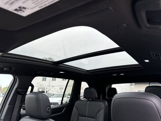 Certified 2024 GMC Acadia Elevation w/ Luxury Package FWD image 17