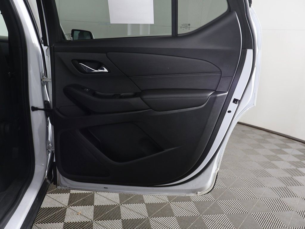 Used 2023 Chevrolet Traverse LT w/ LPO, Floor Liner Package image 28