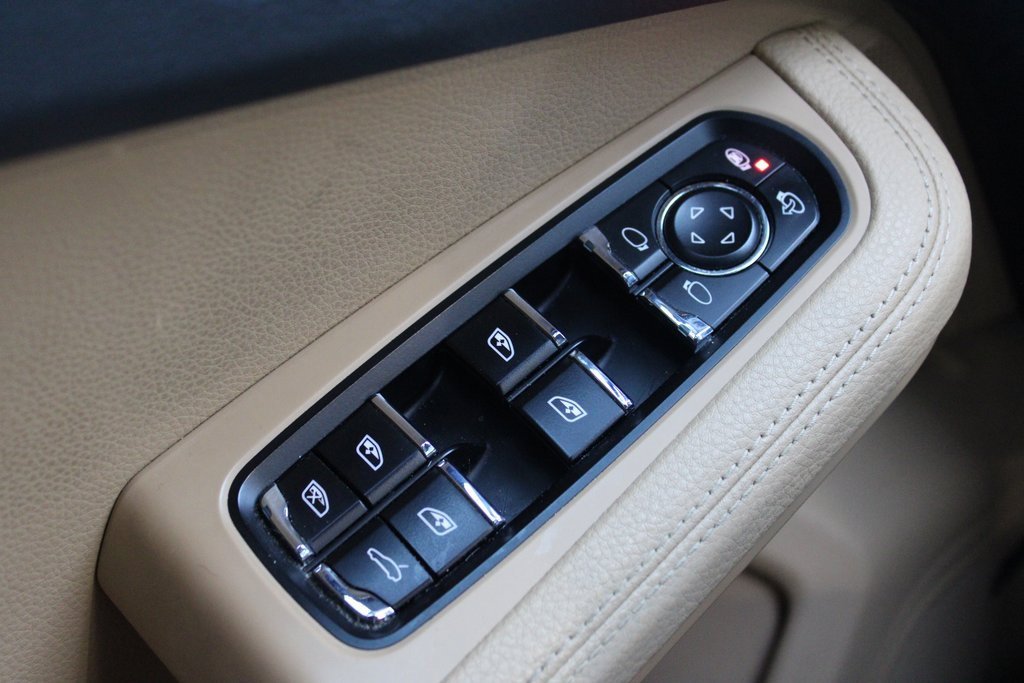 Used 2018 Porsche Macan image 20