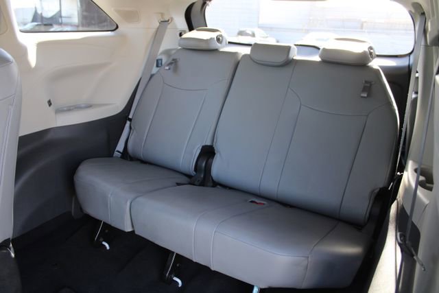 Used 2023 Toyota Sienna XLE w/ XLE Plus Package FWD image 34
