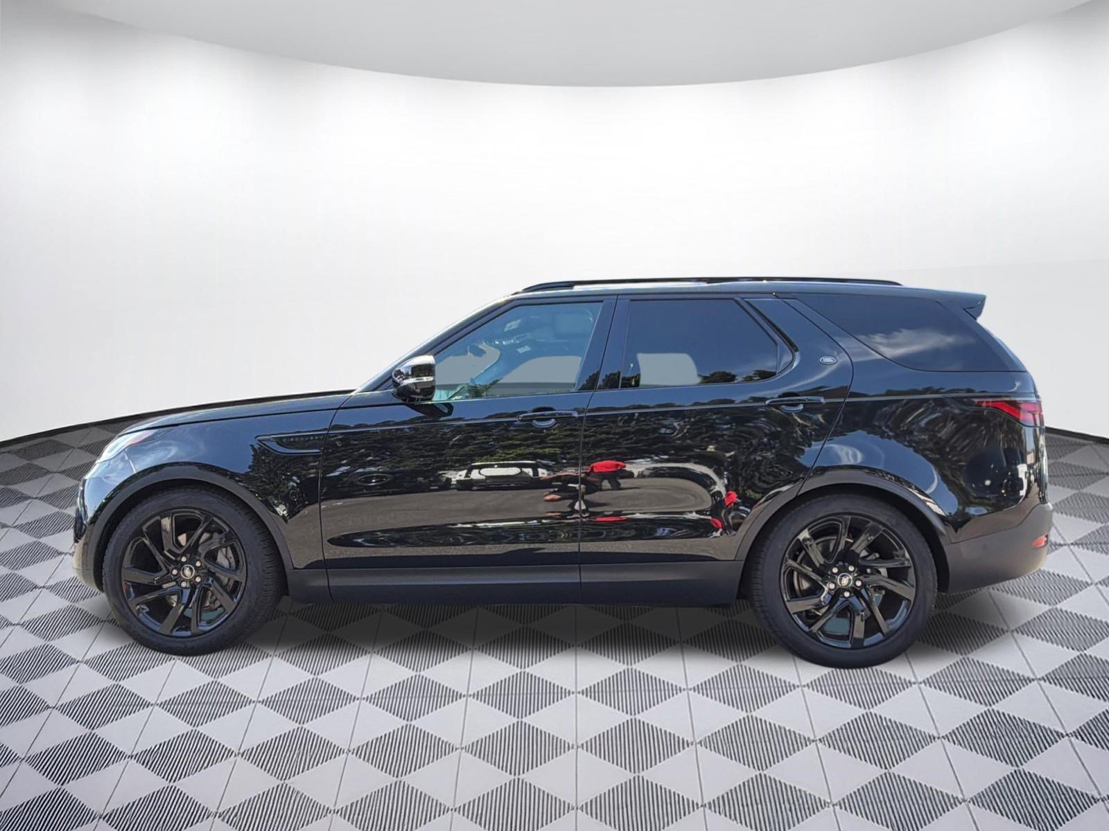 Certified 2025 Land Rover Discovery S AWD/4WD image 2