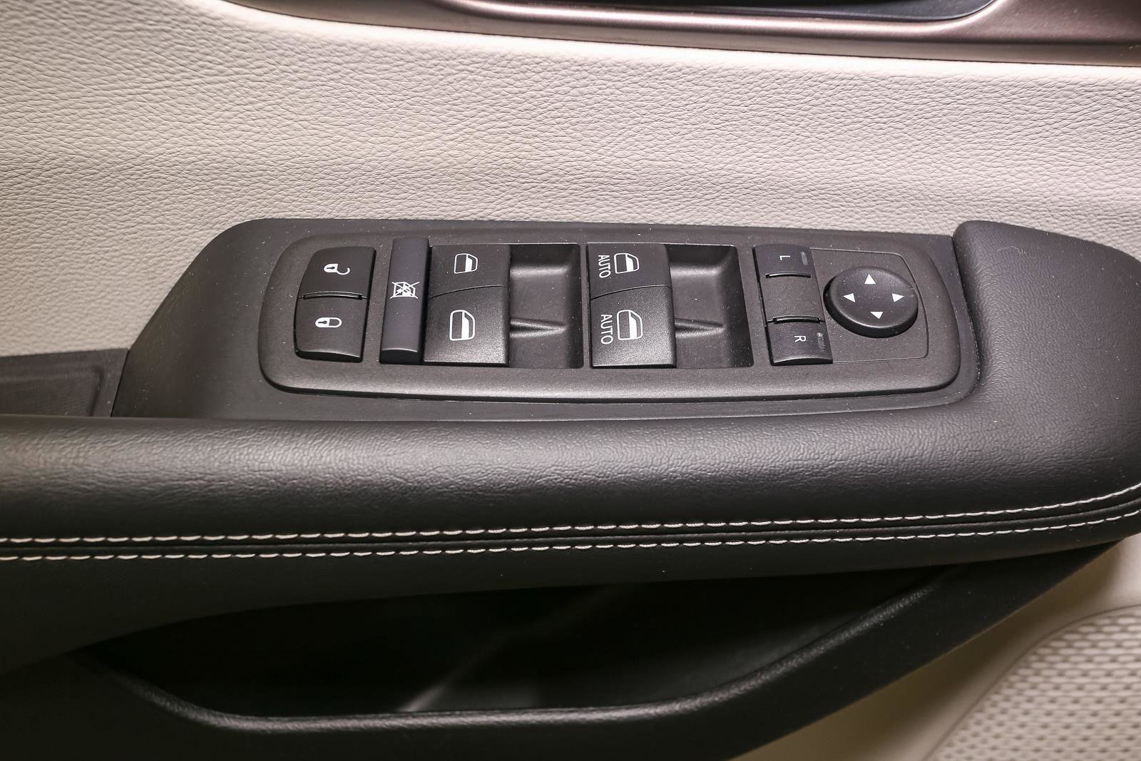 Used 2024 Chrysler Voyager LX image 41