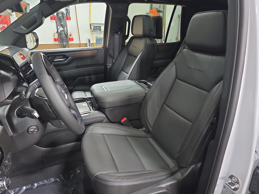 New 2026 GMC Yukon Denali w/ Denali Reserve Package AWD/4WD image 17