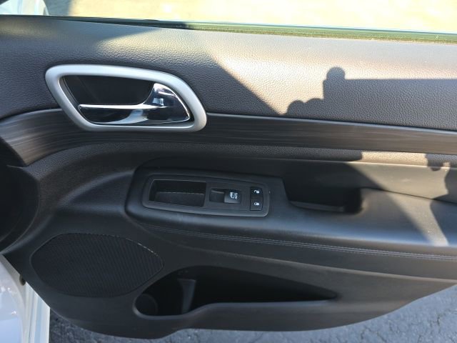 Used 2021 Jeep Grand Cherokee Laredo X image 26