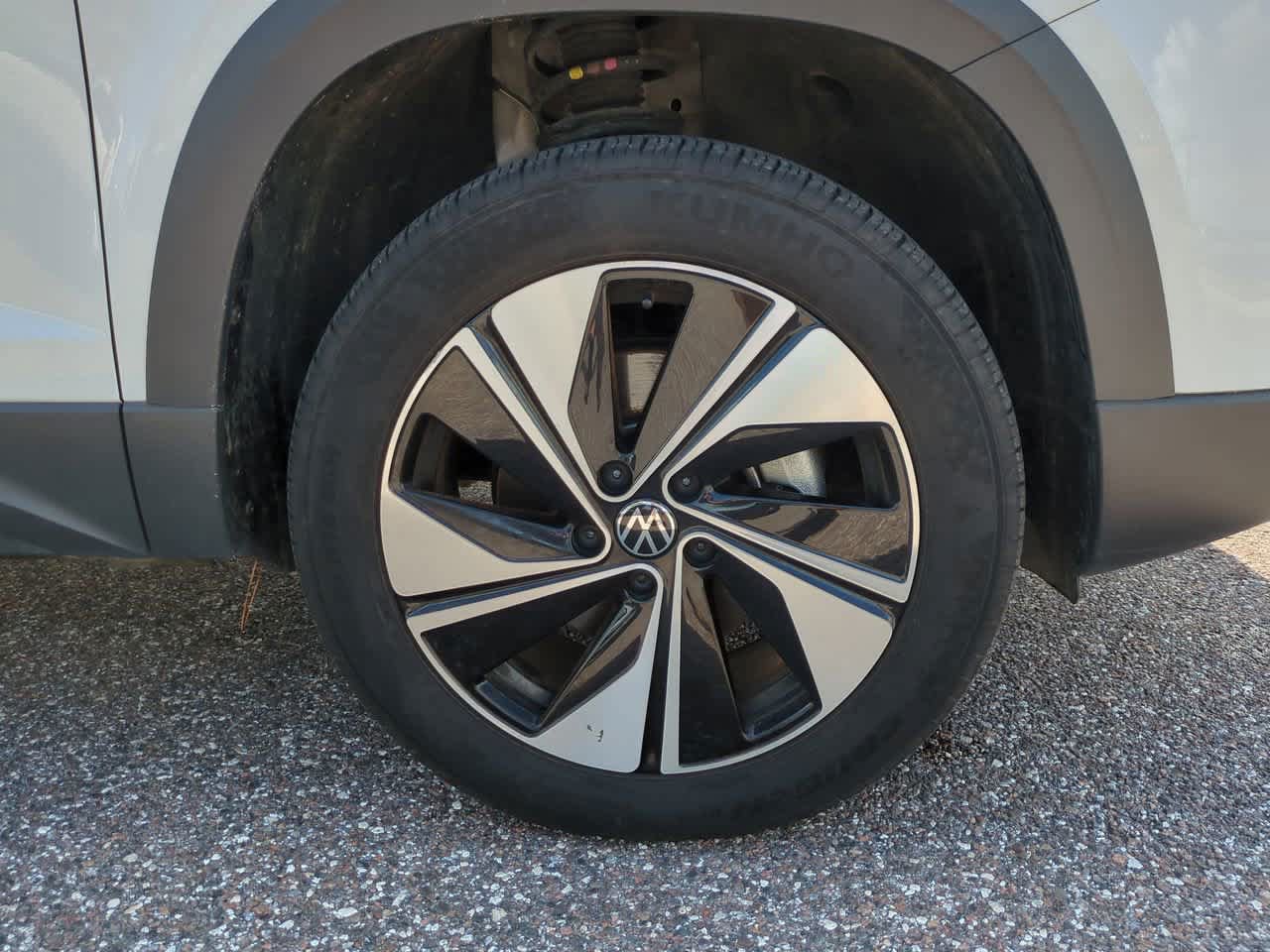 Used 2025 Volkswagen Taos SE AWD/4WD image 11