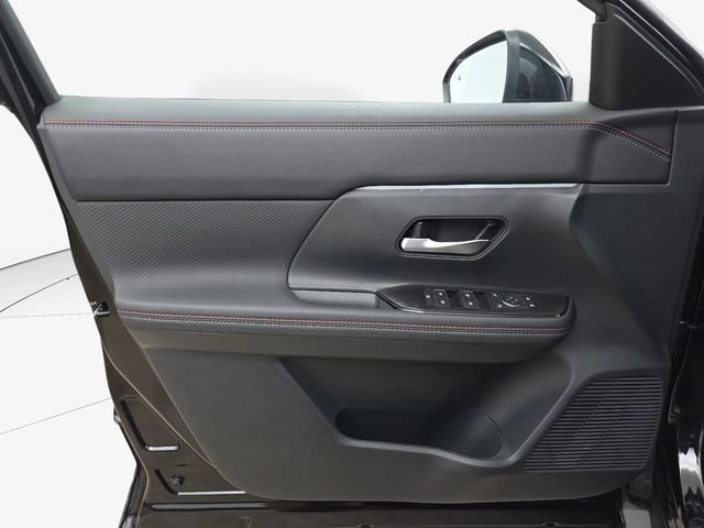 Used 2026 Nissan Kicks SR FWD image 26
