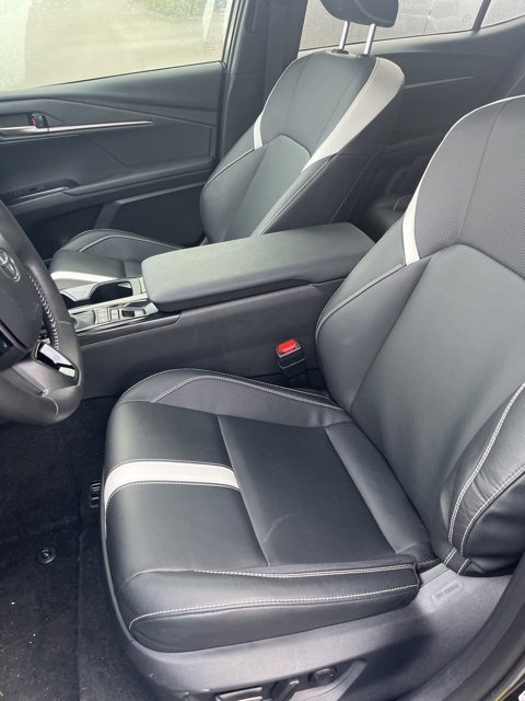 Used 2025 Toyota Camry SE image 12