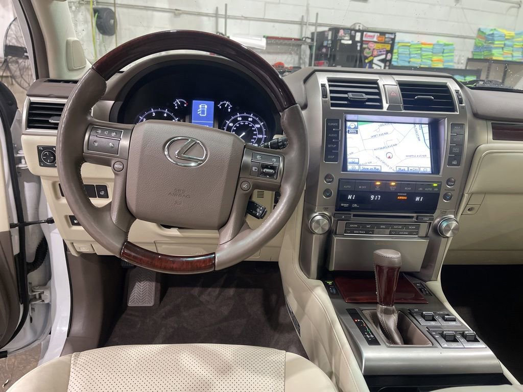 Used 2013 Lexus GX 460 Premium image 10