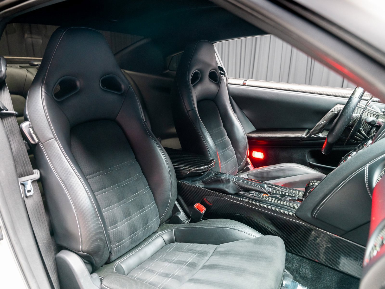 Used 2015 Nissan GT-R Premium image 58