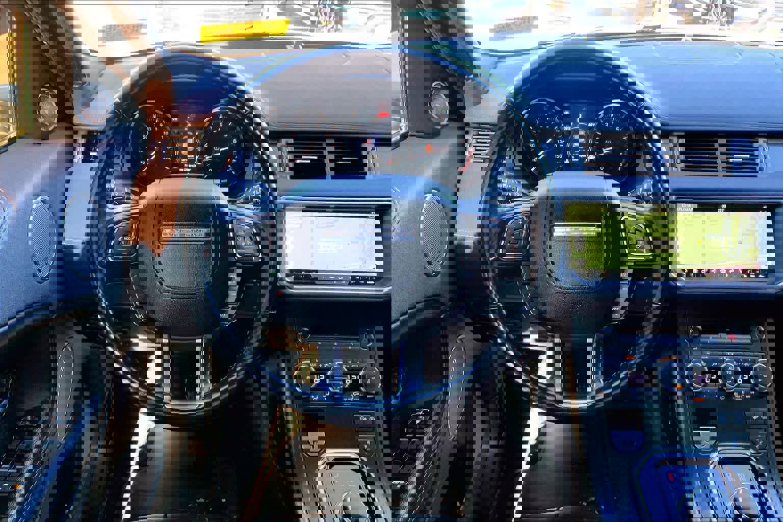 Used 2018 Land Rover Range Rover Evoque SE Premium image 5