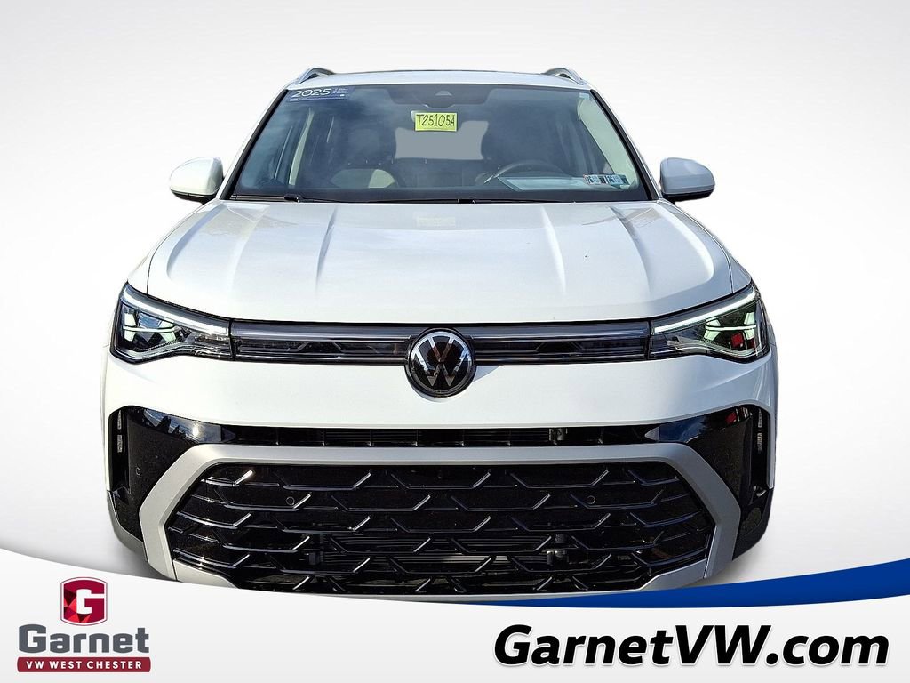 Used 2025 Volkswagen Taos SEL image 2