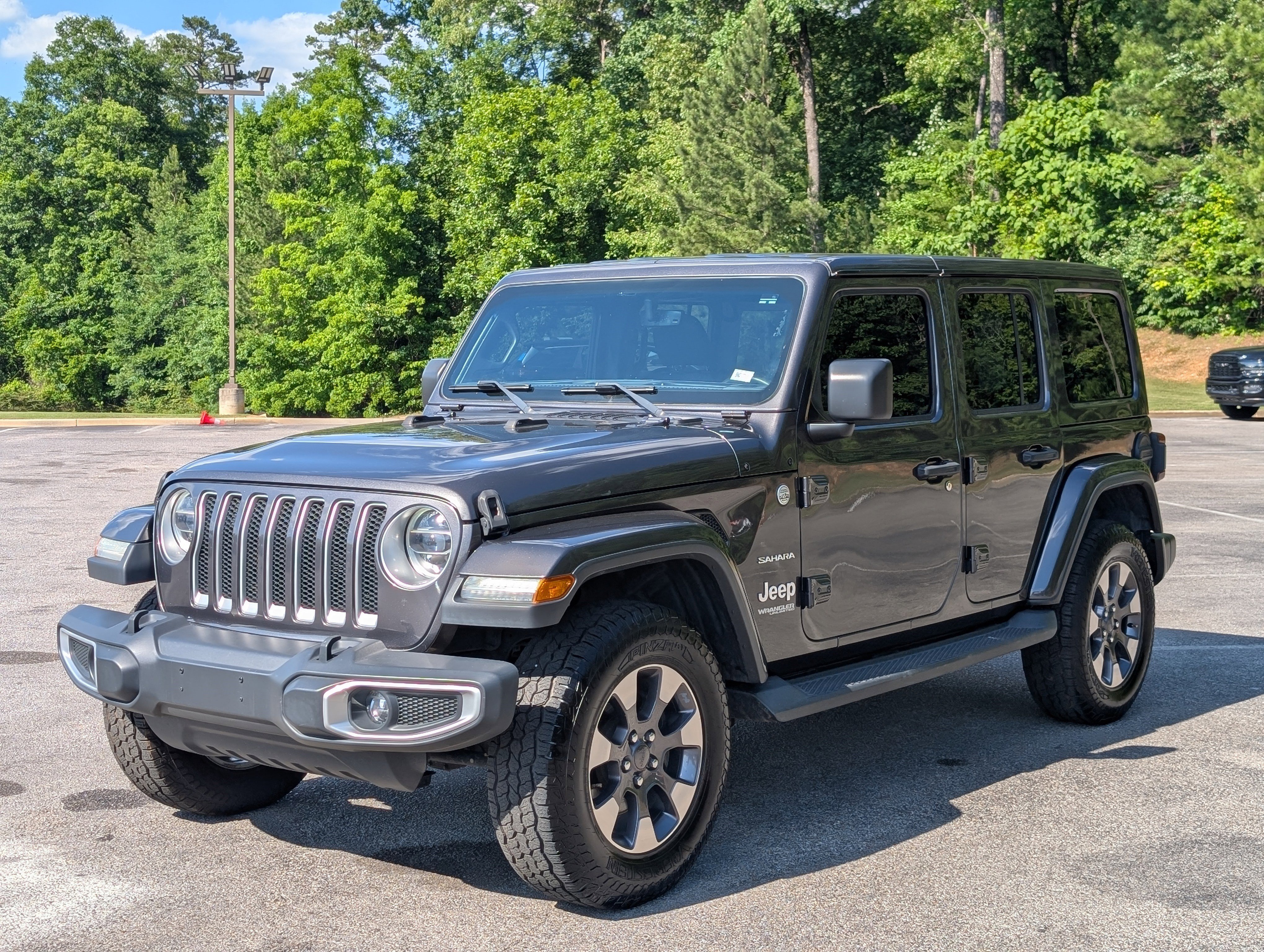 Used 2018 Jeep Wrangler Unlimited Sahara AWD/4WD image 5