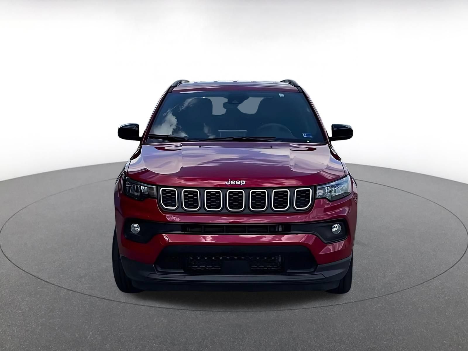 Used 2025 Jeep Compass Latitude AWD/4WD image 4