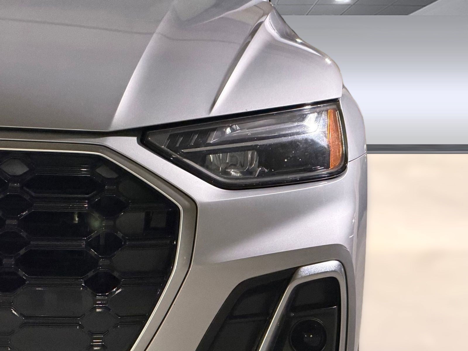 Used 2023 Audi Q5 2.0T Premium w/ Convenience Package image 11