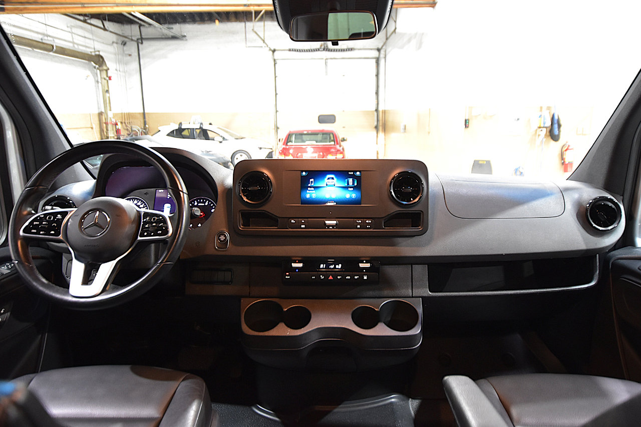 Used 2021 Mercedes-Benz Sprinter 2500 image 34