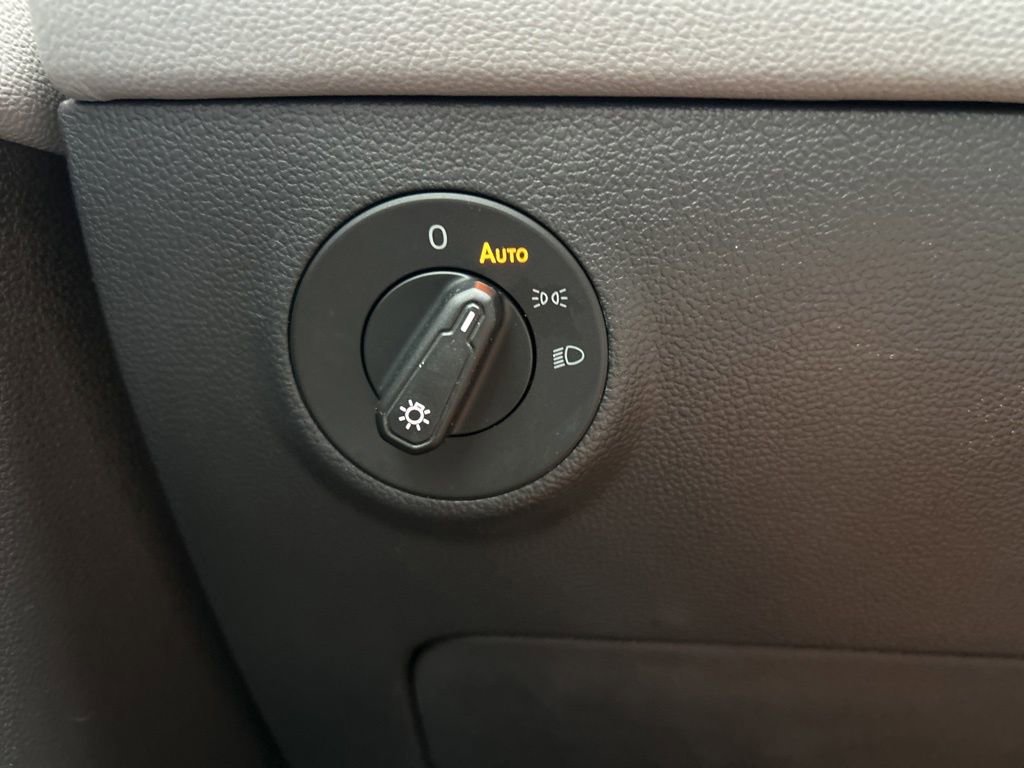 Used 2022 Volkswagen Taos SE image 31