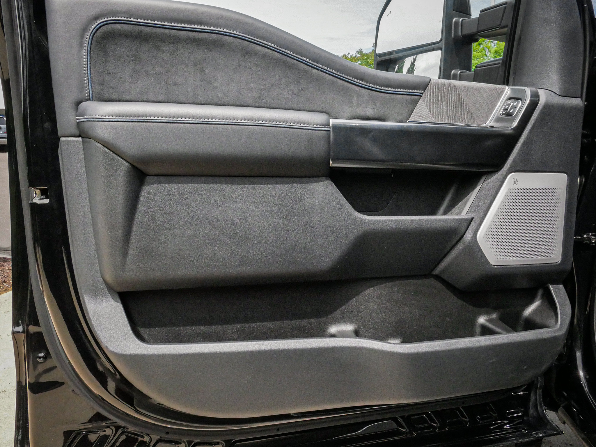 Used 2025 Ford F250 Platinum AWD/4WD image 14