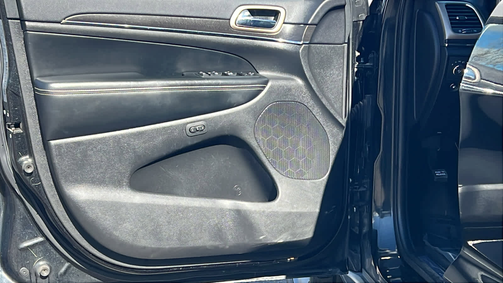 Used 2016 Jeep Grand Cherokee Limited image 23