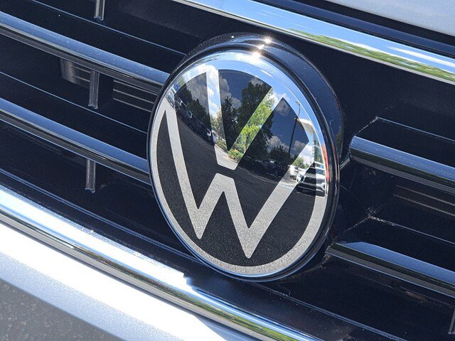 Certified 2023 Volkswagen Tiguan SE R-Line FWD image 35