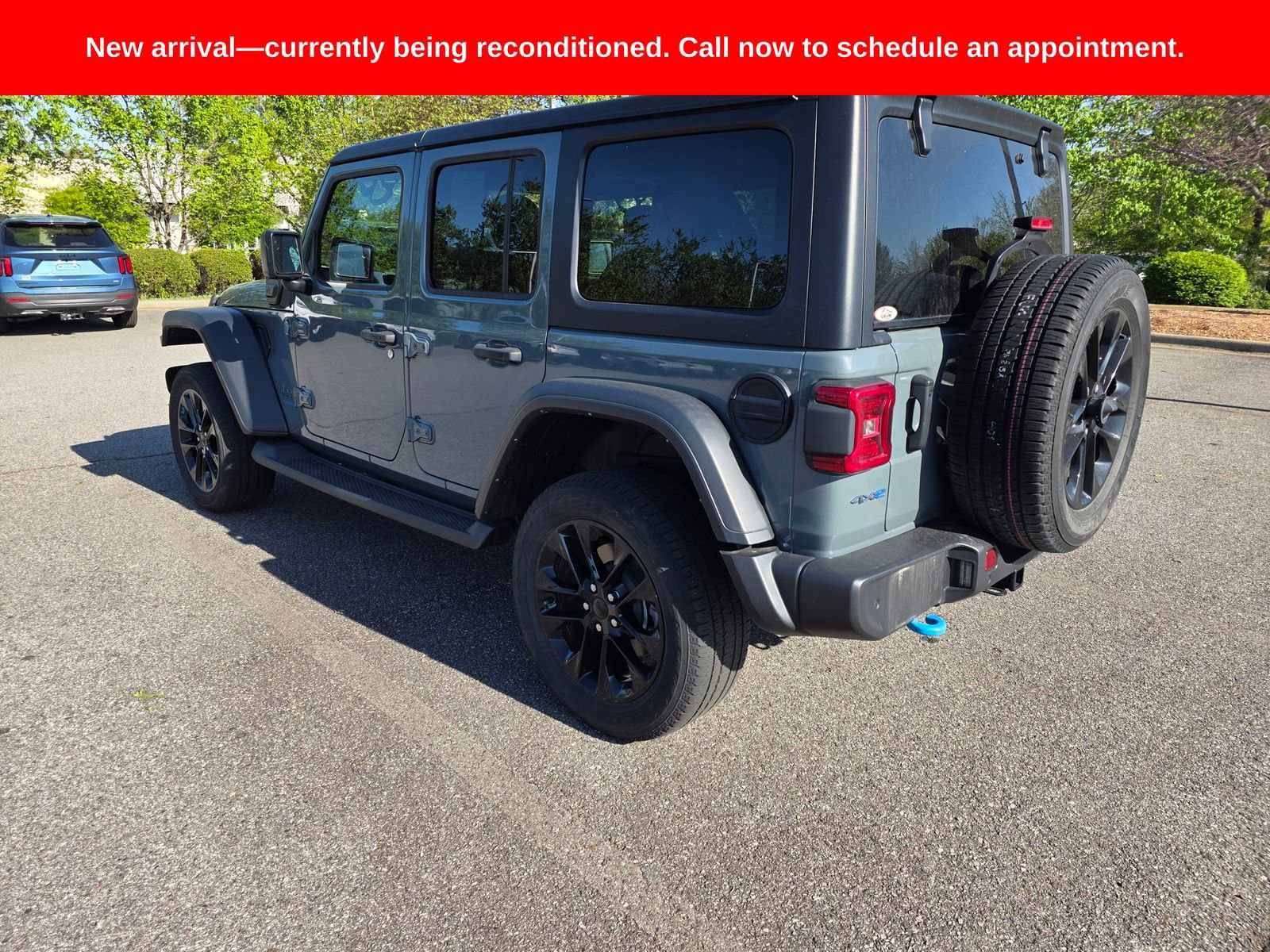 Used 2024 Jeep Wrangler Unlimited image 3