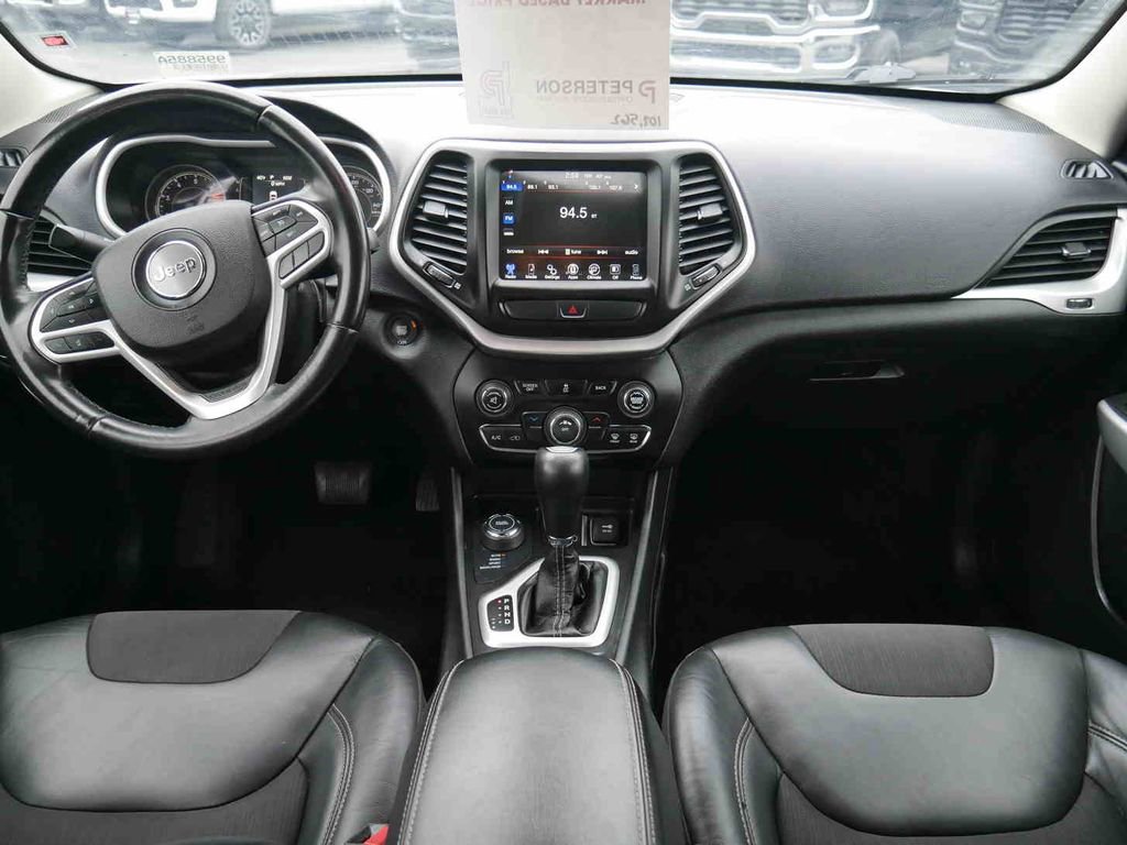 Used 2018 Jeep Cherokee Latitude Plus image 4