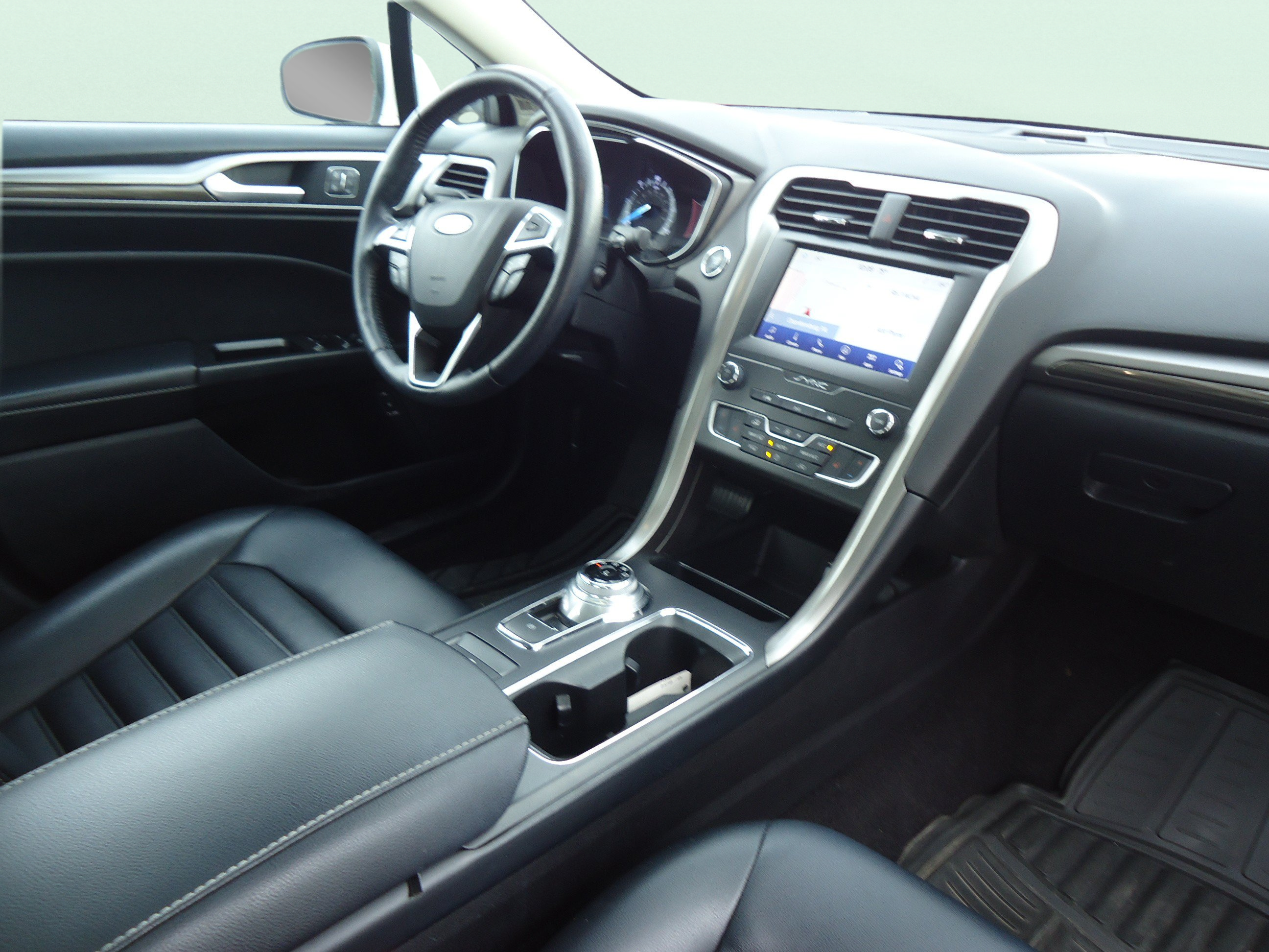 Used 2020 Ford Fusion SEL FWD image 13