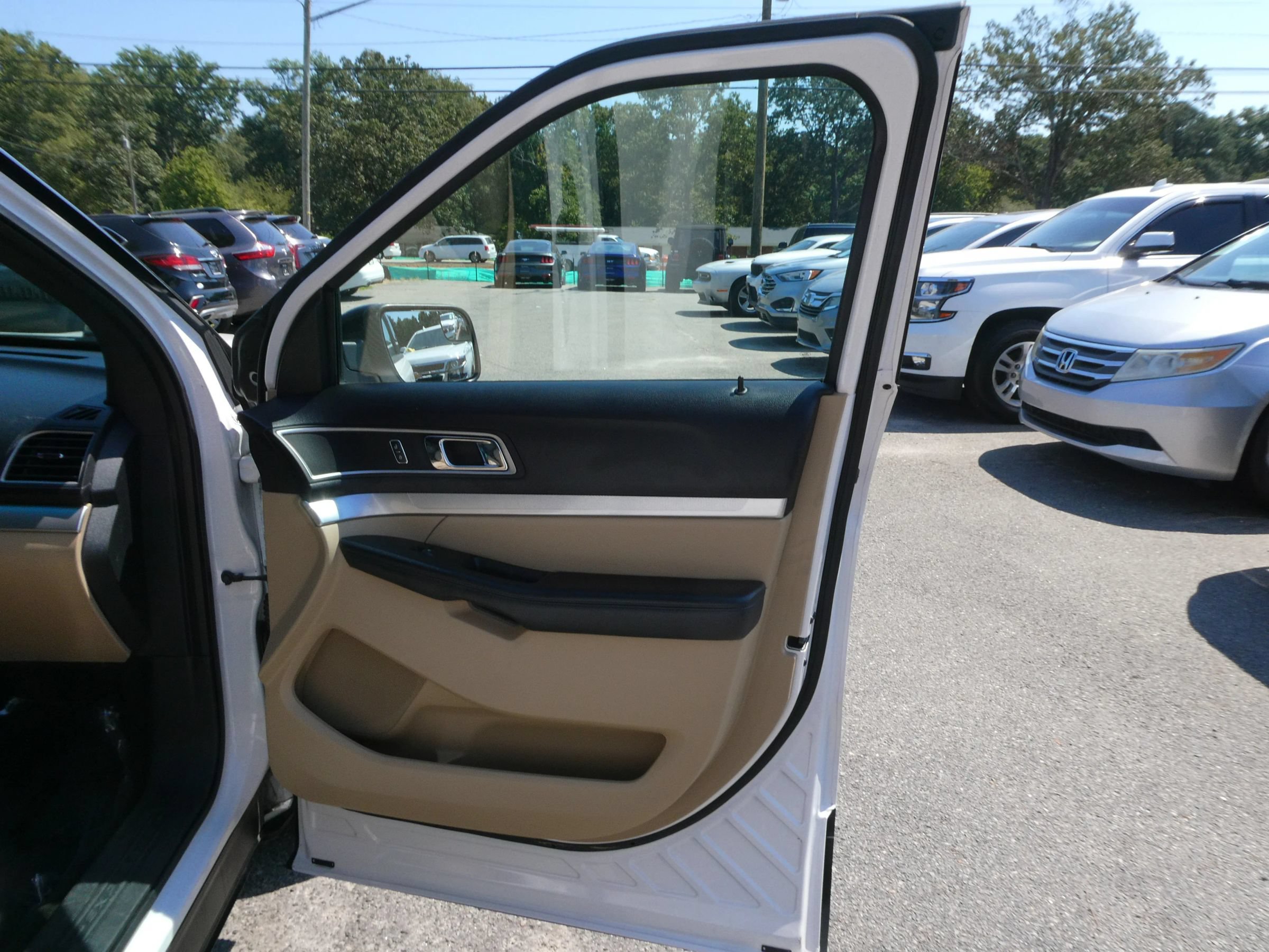 Used 2017 Ford Explorer XLT FWD image 22