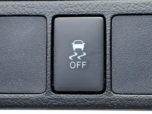 Used 2013 Toyota Camry XLE w/ Leather Pkg FWD image 25