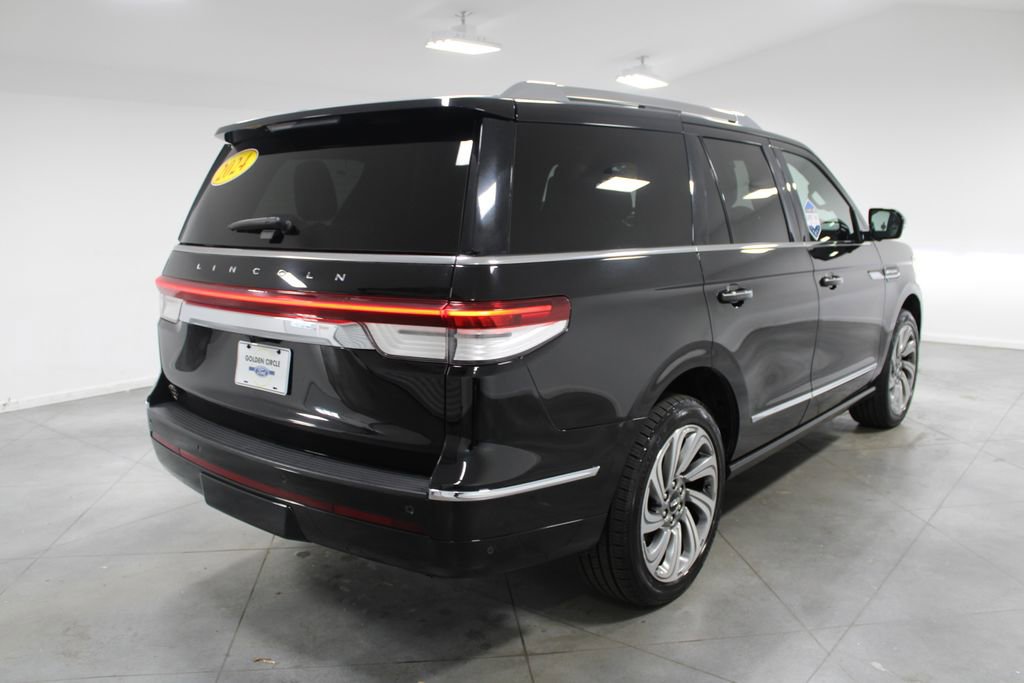 Used 2024 Lincoln Navigator Reserve image 9