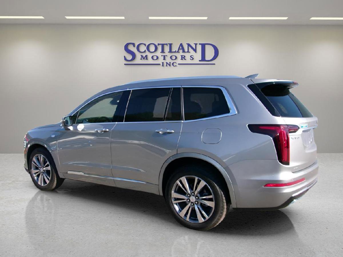 Used 2025 Cadillac XT6 Premium Luxury image 8